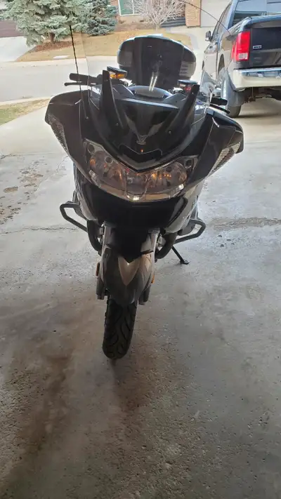 Second owner great shape. A few nicks due to age. Never dropped. Engine guards, saddle bags, GIVI to...