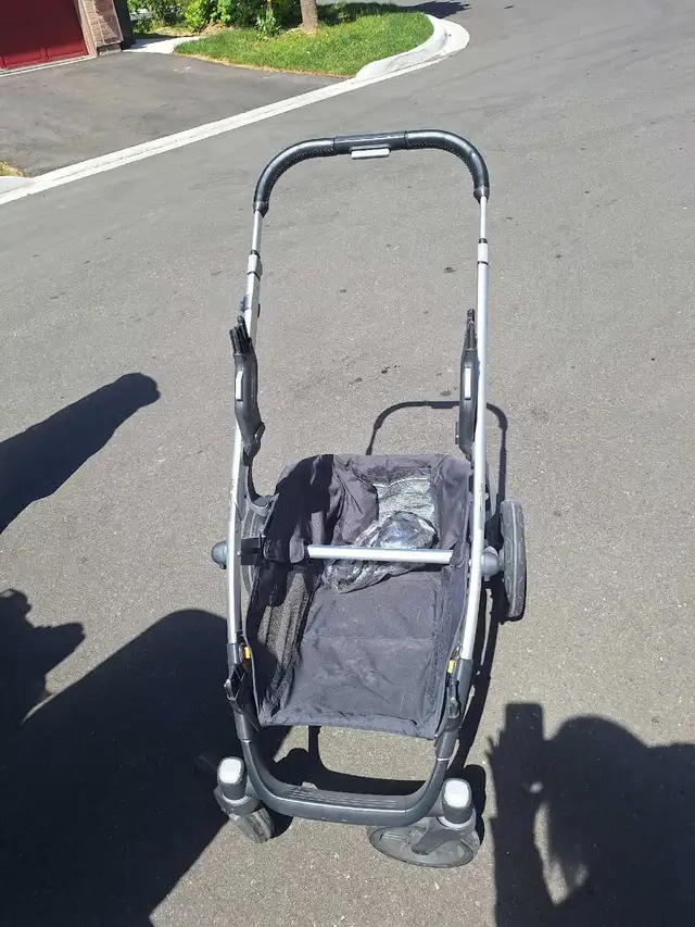 UPPAbaby VISTA Double Stroller with never used bassinet in Strollers, Carriers & Car Seats in Mississauga / Peel Region - Image 4