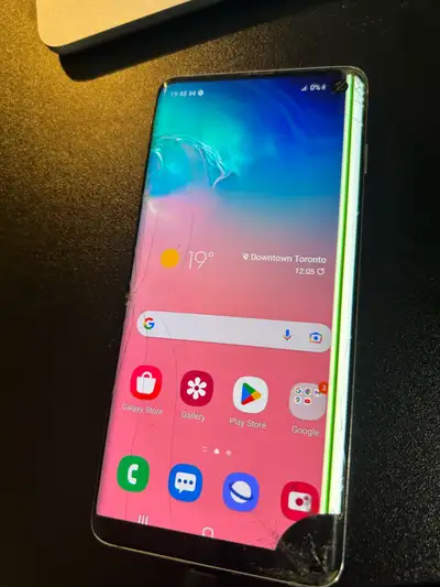 This Samsung Galaxy S10 features a vibrant display and powerful performance capabilities, perfect fo...