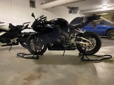 Location: Toronto, Ontario Asking Price: $7,900 CAD Selling my 2014 Honda CBR600RR with approximatel...