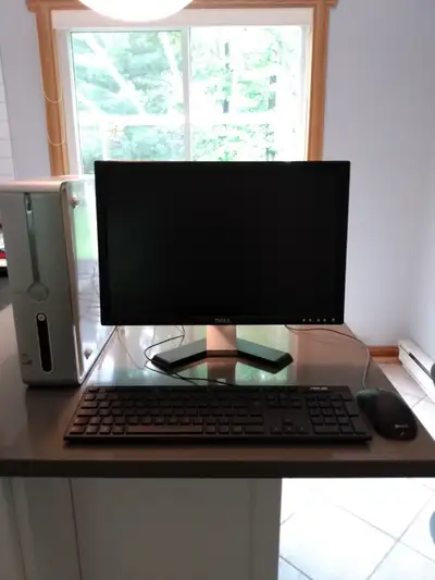 Mini tour Dell Inspiron 530S en excellent état (très propre, bien entretenu) Windows 11 Pro version...