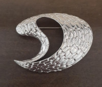 Vintage M J Ent silver tone reptile pattern abstract Brooch pin