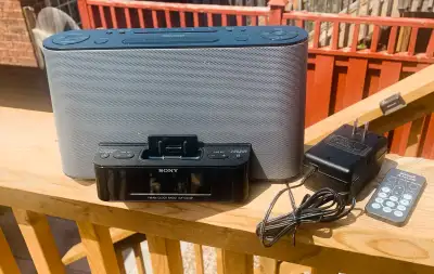 LIKE NEW, IN AMAZING CONDITION!! • Vintage early 2000’s Sony Dream Machine AM/FM Alarm Clock Radio i...