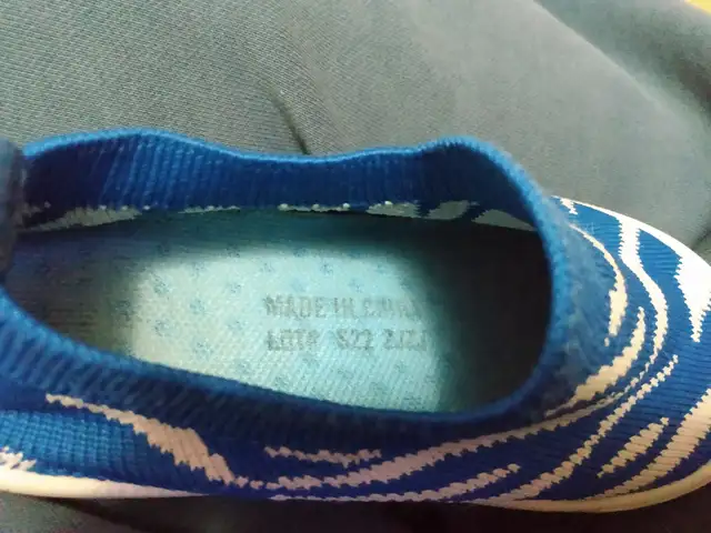 Size 9 - Jan & Jul Xplorer Knit Slip On Shoes (Blue/White) in Kids & Youth in City of Toronto - Image 8