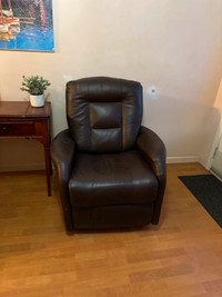 2 fauteuils en simili cuir