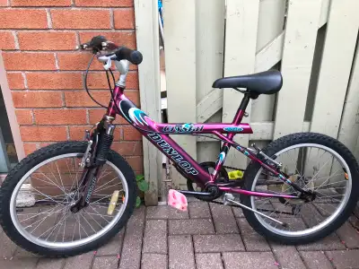Vélo de fille (girl bike) Dunlop Crystal roues 20", 6-vitesses avec suspension avant, en bon état, f...