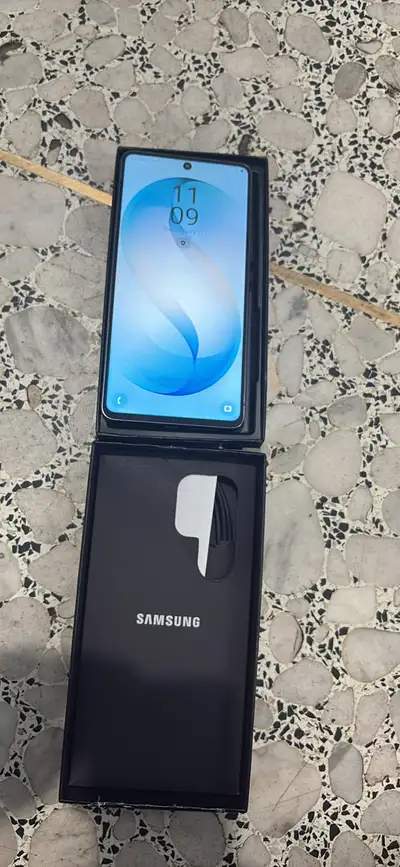 Samsung Galaxy S26 Ultra 1TB, View more