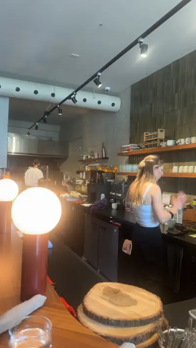 Bonjour je cherche un emploi temps partiel fin de semaine. Disponible maintenant (514) 826-8342