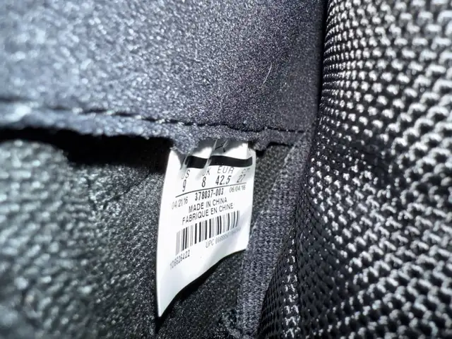 Jordan 11 Space Jam - 2016 Retro - Size 9 in Men's Shoes in Markham / York Region - Image 6