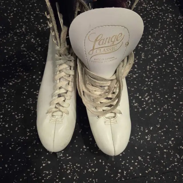 Lange Classic White Ice Skates (Womens / Ladies) Size 9 in Skates & Blades in Calgary - Image 3