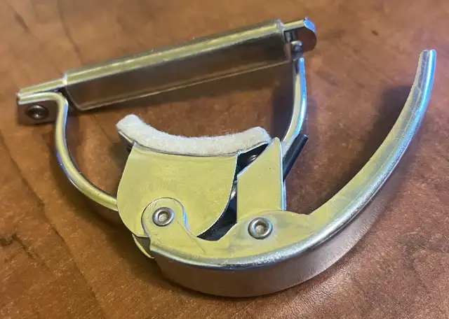 Vintage Hamilton Chrome Guitar Capo in String in City of Halifax - Image 4