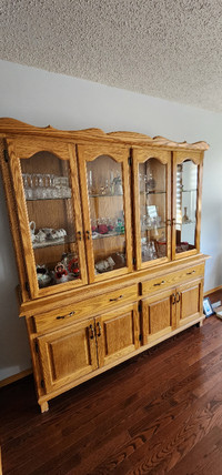 Oak china cabinet for sale. Buffe and hutch 2 pc.