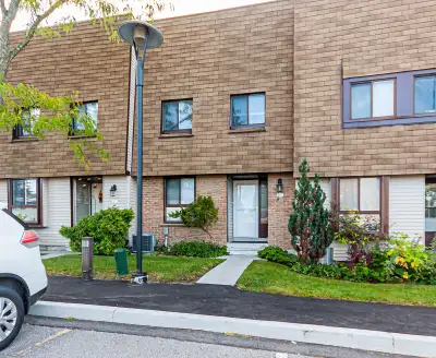Rarely Available, a must see & recently Renovated Bright 3 Bedroom Town home In Prestigious North Ri...
