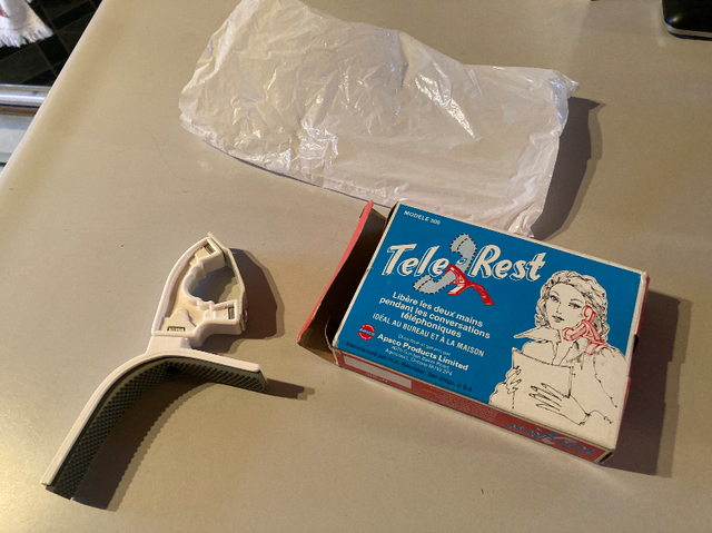 Appui-téléphone RETRO/Telephone rest -VINTAGE in Arts & Collectibles in Laurentides - Image 4