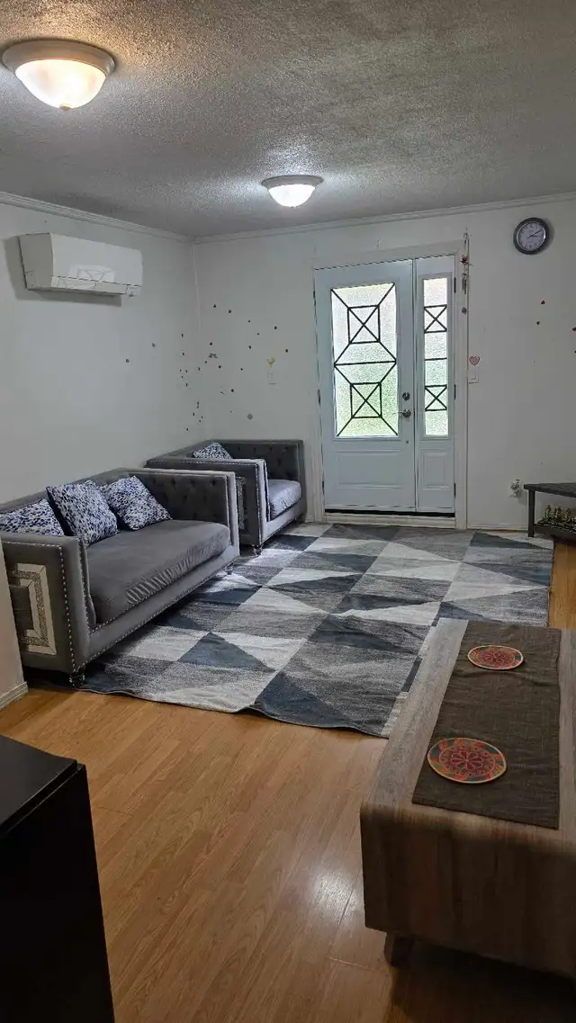 1 Bed Room apartment on Main floor in a House for Rent in Long Term Rentals in City of Toronto - Image 5