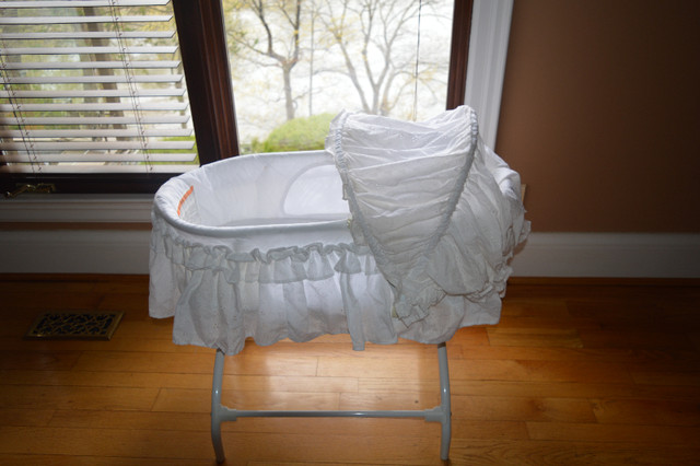 Bassinet in Cribs in City of Toronto