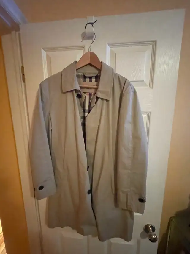 Burberry Danier Nine West leather Coats in Women's - Other in City of Halifax - Image 6
