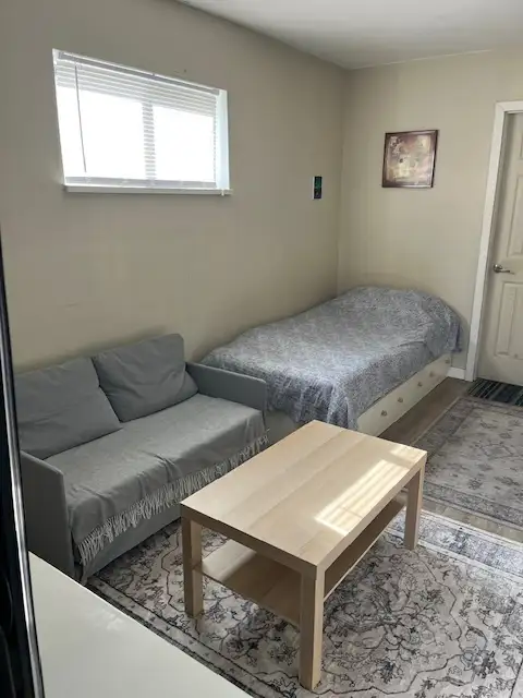 FURNISHED, BRIGHT PRIVATE ROOM. in Room Rentals & Roommates in North Shore - Image 5