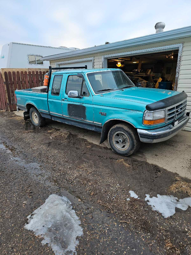 1995 extended cab F150 xlt 4x4 302 or (5.0) in Cars & Trucks in Medicine Hat - Image 4