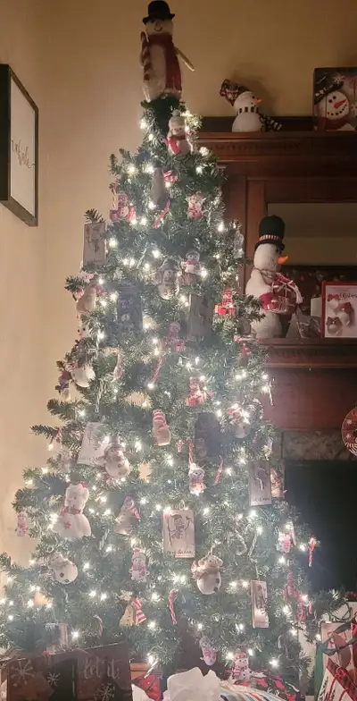 6 ft prelit Xmas tree, View more