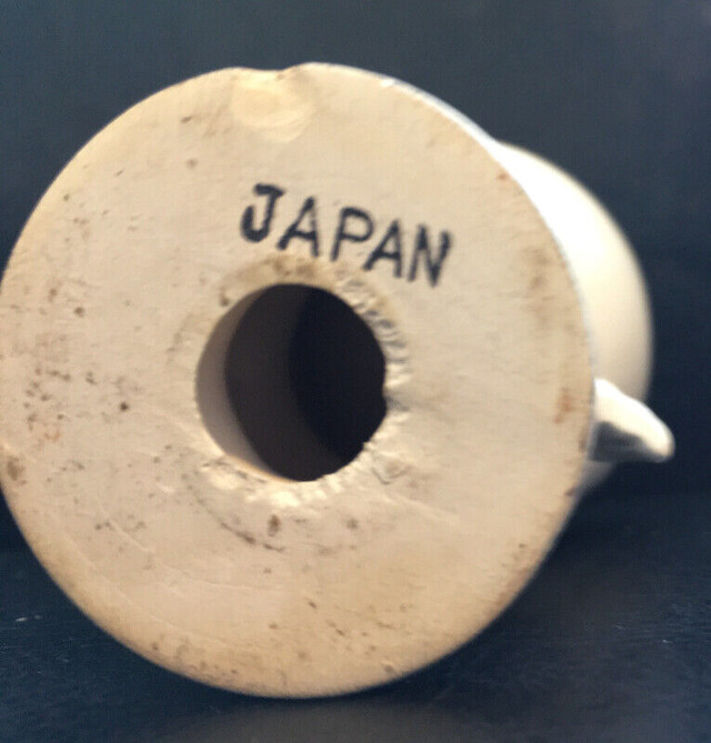 Vintage collector chick egg cup, labelled "Japan" in Arts & Collectibles in Grande Prairie - Image 2