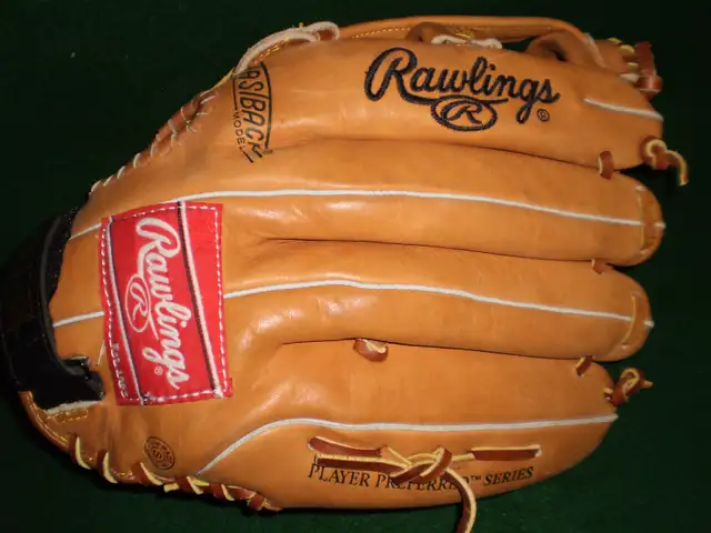 Baseball Gloves, Left and Right Hand in Baseball & Softball in City of Toronto - Image 4