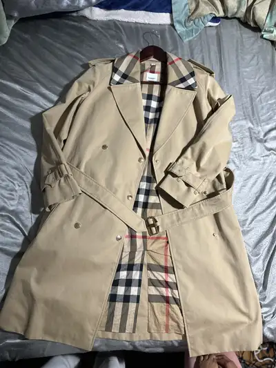 LIKE NEW Burberry Kensington Trench Coat (Honey size us 0), View more