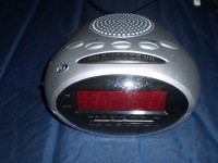 Durabrand AM/FM Digital Clock Radio