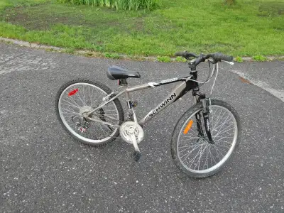 Aluminum Schwinn Cadence mountain bicycle (sm 16" frame), View more