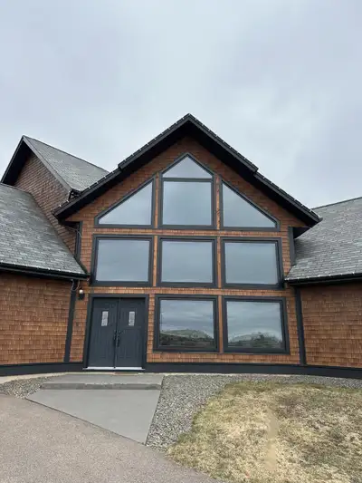 This beautifully furnished home is available for the winter/off-season months (January through May)...