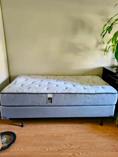 Lit simple  base matelas  Beautyrest Studio, View more