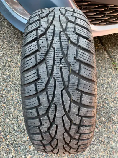 a near new Uniroyal winter tire with tread like new (1 TIRE ONLY) size 205/55/16 91T M+S Uniroyal Ti...