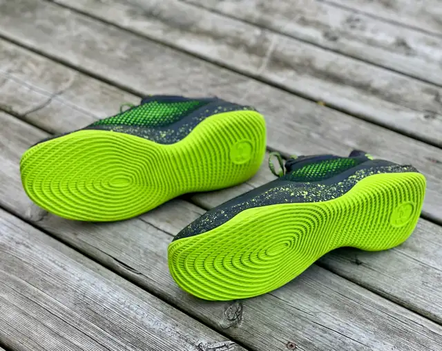 Under Armour Curry Splash 24 Size 10.5 Purple Green 3027636-500 in Men's Shoes in Kitchener / Waterloo - Image 3