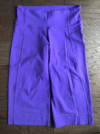 Lululemon "Clam Digger II" crop pants (size 4)