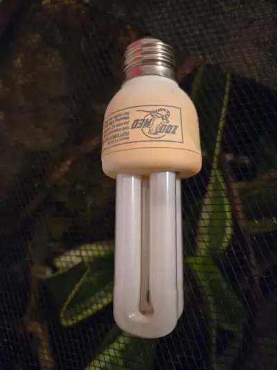 Zoo Med Reptisun 5.0 UVB Compact 13W Mini Lamp – Lightly Used, View more