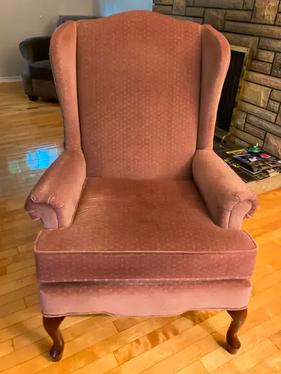 Wing back chair, pink