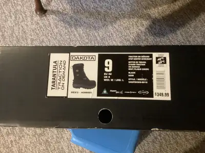 Dakota men work boots size 9, excellent condition. Smoke free, pet friendly home.