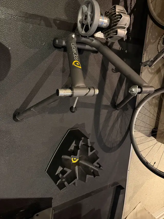 Louis Garneau Axis Road Bike + CycleOps Trainer – Size 56 in Road in London - Image 7