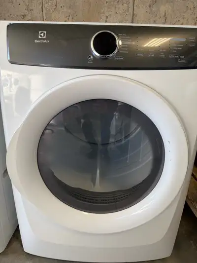 For sale dryer brand Electrolux in great working condition. Deyer is electric not gas.