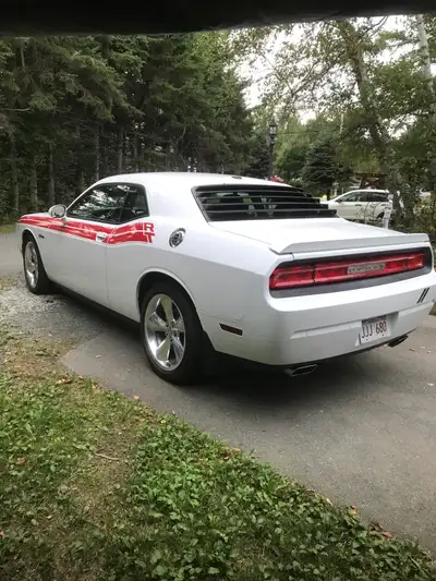 2014 Hemi challenger, 58,000 Km’s, summer season ride, interior still has the new car smell, beautif...