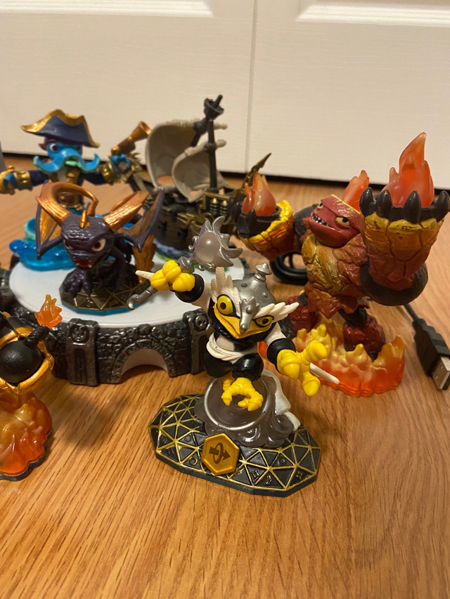 Skylanders figures with games portal - Nintendo Wii U in Nintendo Wii U in Ottawa - Image 3