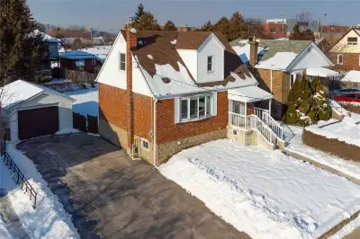6 Beds 2 Baths - House