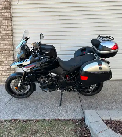 2018 Suzuki V-Strom DL1000 XT in MINT condition. Exceptionally well cared for with only 8,500 kms. N...