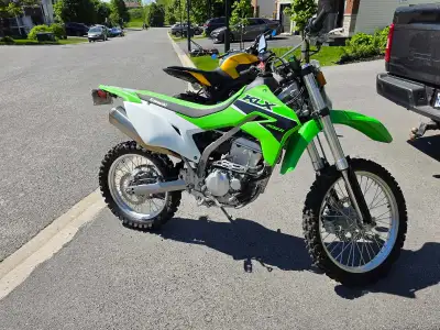 Like new, no exchanges. Immaculate Condition 8.5 hours (has meter) Stored in heated garage. Dirt Bik...