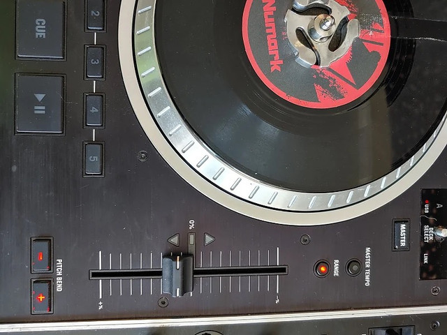DJ CONTROLLERS/TURNTABLES in Performance & DJ Equipment in Ottawa - Image 4
