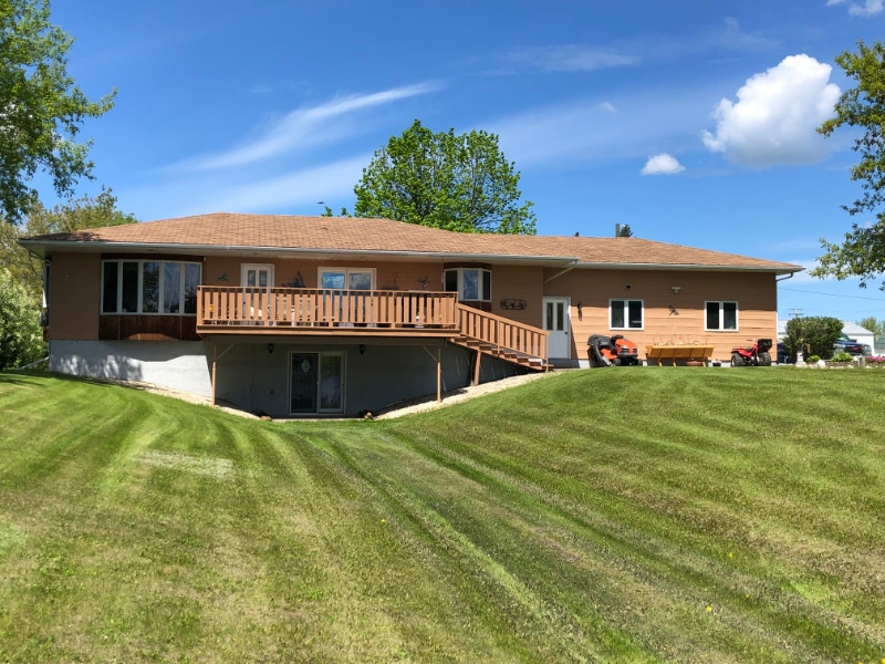 STUNNING BUNGALOW...WINNIPEG RIVER WATERFRONT LAC DU Houses for Sale Winnipeg Kijiji