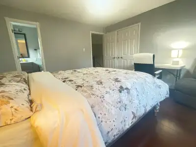 ✨ Two Rooms Available in Markham! ✨ Near 16th Ave & Warden Ave Rent starting at $900/month Room 1 —...