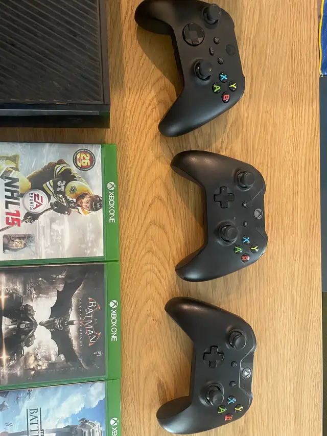 Xbox one w/ 3 controllers and games64335578465793121