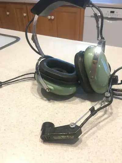 Head set David Clark H10-30,   Les coussinets changés, 10 avril, View more