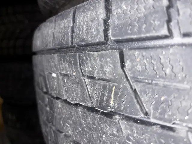 Hyundai Tucson 2017 Original Factory rims with  winter tires in Tires & Rims in Ottawa - Image 5